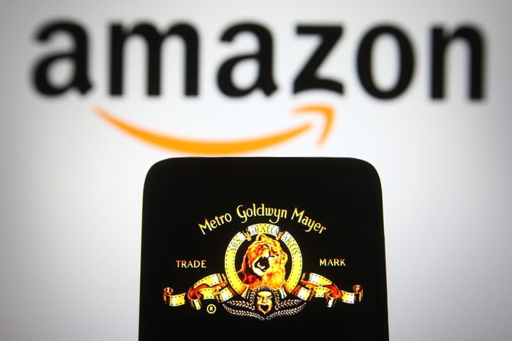 Крупнейший американский онлайн-ритейлер Amazon закрыл сделку по покупке одной из старейших киностудий Голливуда Metro-Goldwyn-Mayer (MGM) за $8,45 млрд, сообщает Investing.