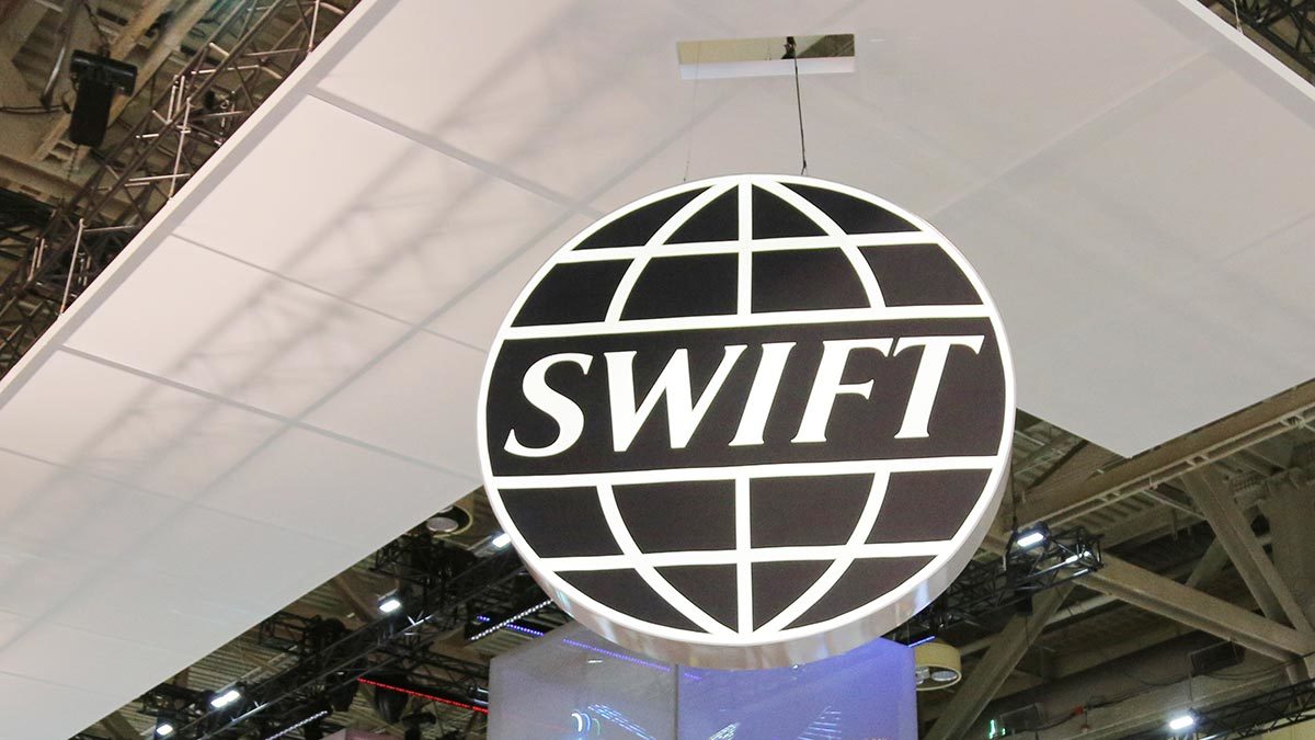 Банк развития Беларуси, Белагропромбанк и «Дабрабыт» официально отключили от международной системы платежей SWIFT.