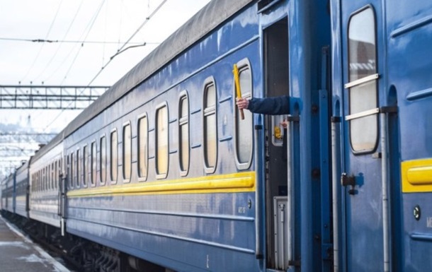 Укрзализныця со следующей недели возвращает платный проезд неэвакуационными поездами и заграничными рейсами.
