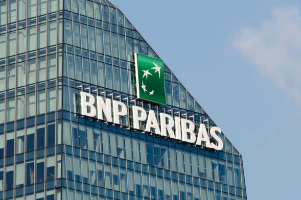 Французская банковская группа BNP Paribas приняла решение приостановить осуществление транзакций в России из-за ситуации на Украине.