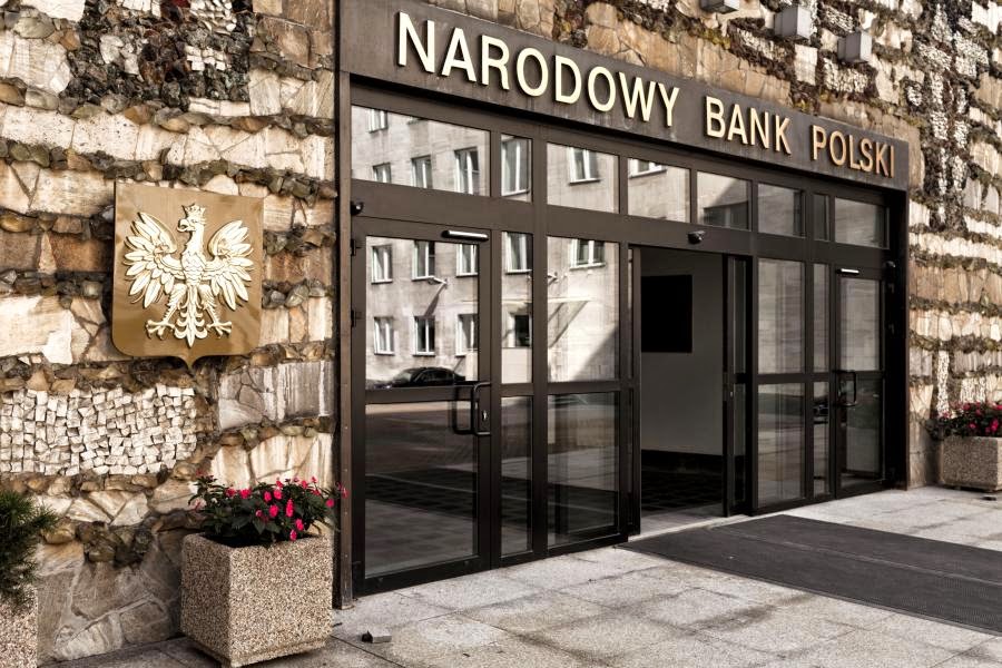 Национальные банки Украины и Польши подписали договор о совершении сделки валютный своп гривна/доллар США в объеме до $1 млрд, сообщает НБУ.