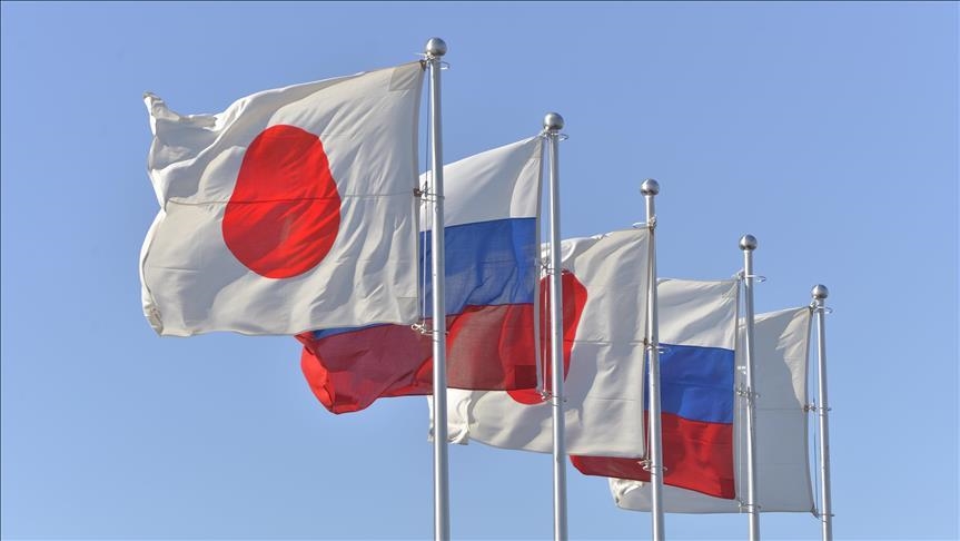 Три крупнейших банка Японии объявили, что прекратят долларовые операции и денежные переводы с российским Сбербанком из-за санкций США.