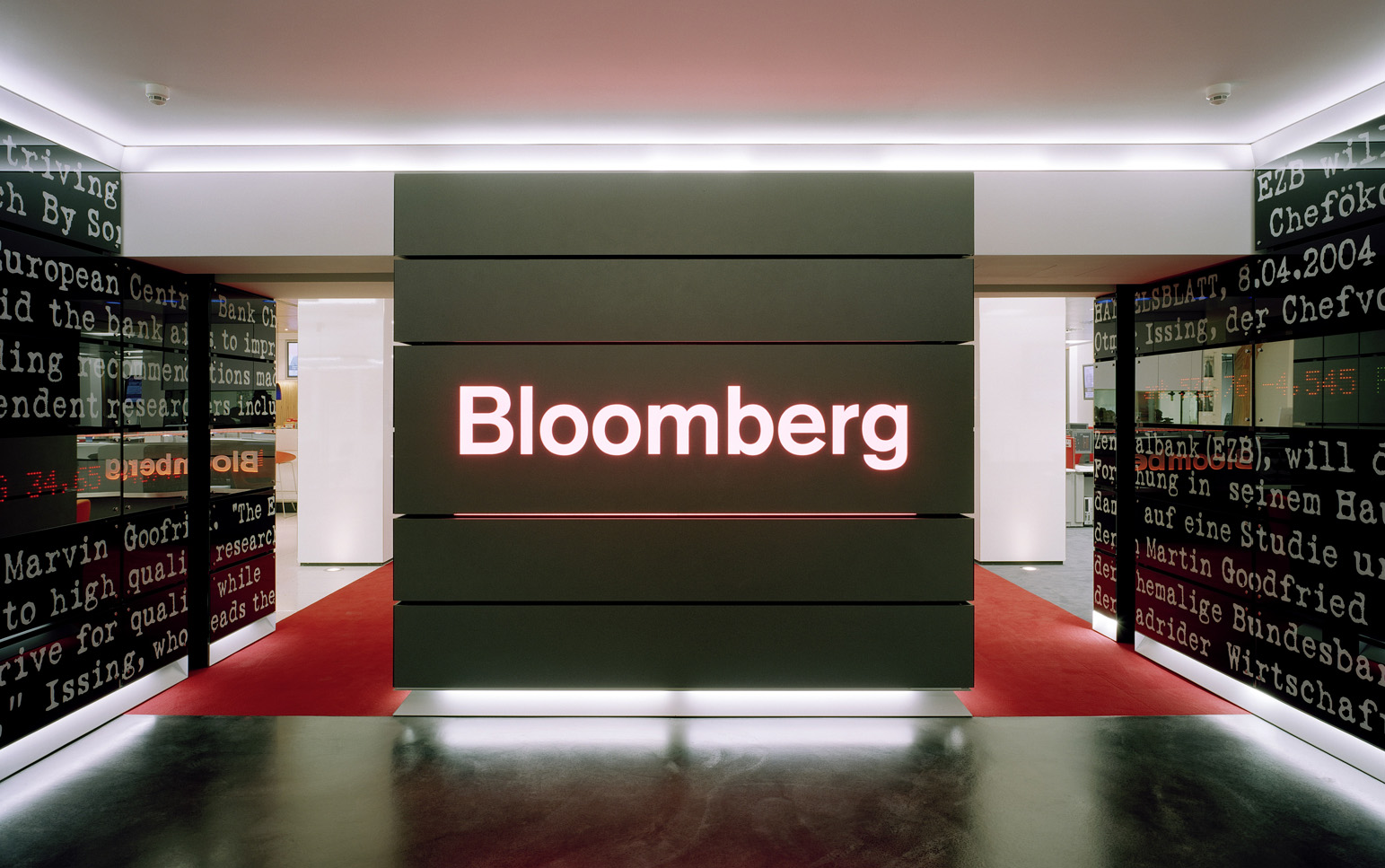 Bloomberg останавливает работу в России и Беларуси