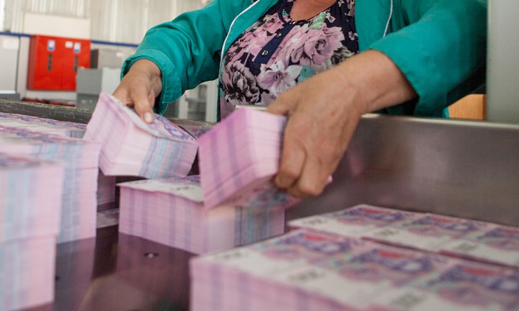 Ассоциированный эксперт CASE Украина Евгений Дубогрыз оценил, как украинская финансовая система выстояла месяц войны и почему печать денег Нацбанка не драйвит инфляцию.