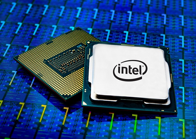 Крупнейший производитель чипов в мире Intel останавливает деятельность в России из-за войны в Украине.