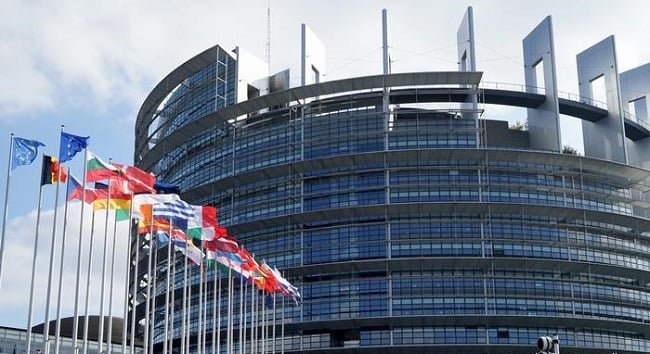 Европарламент призвал ЕС к немедленному эмбарго нефти и газа из РФ.