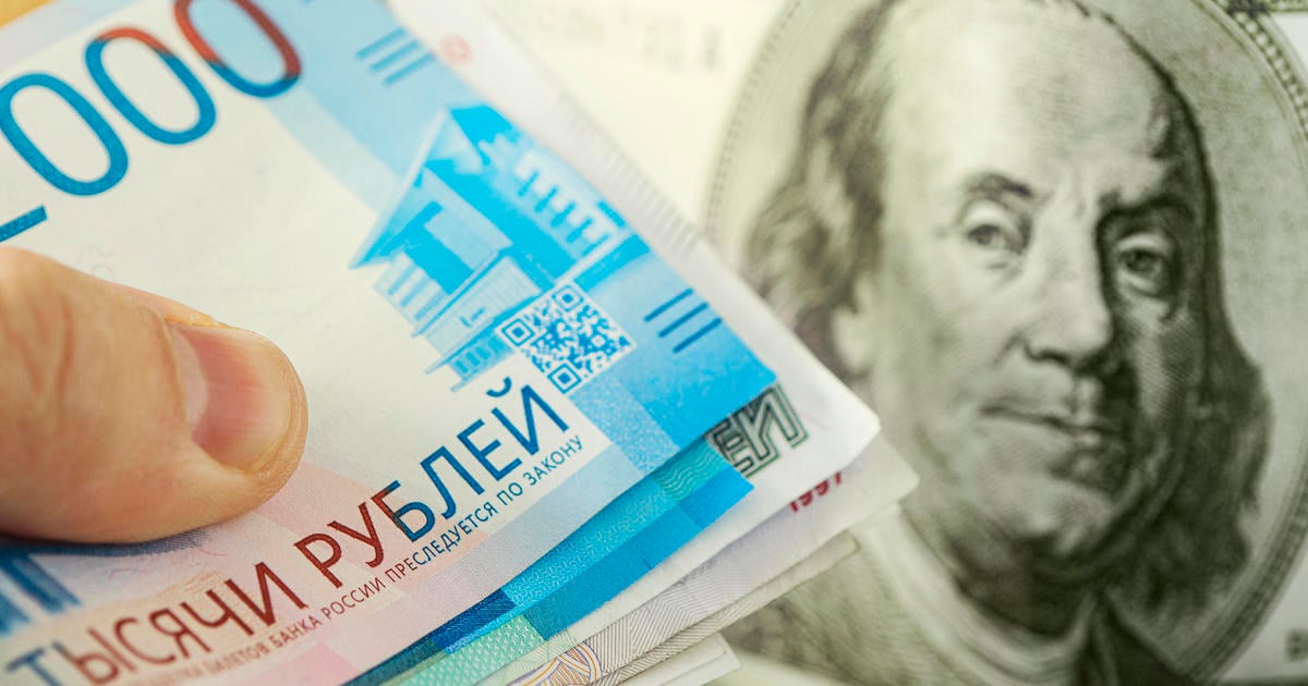 Російський центробанк пом'якшить правила купівлі валюти