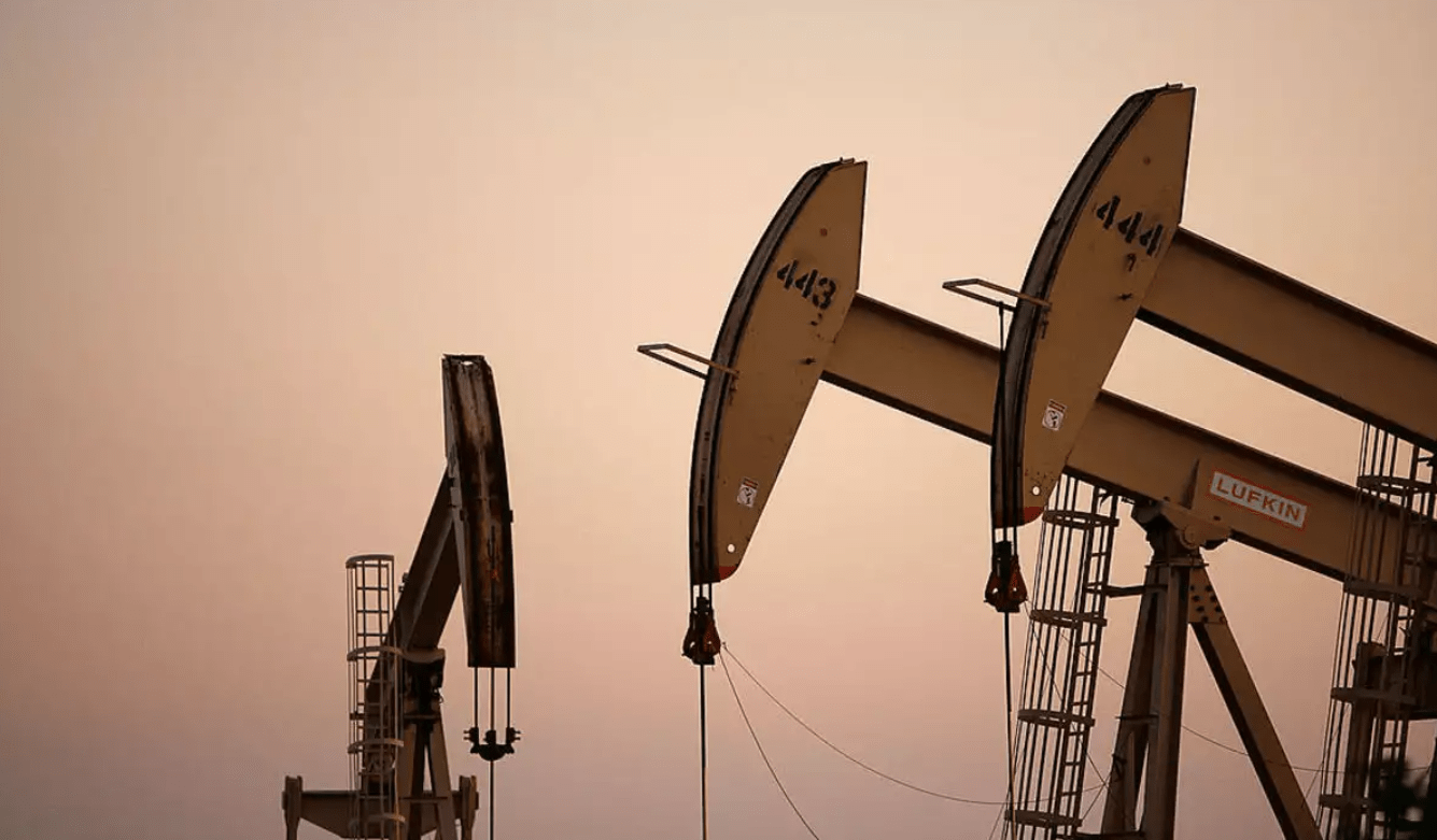 В мае нефтедобыча в РФ упадет на 3 млн б/с из-за санкций - МЭА