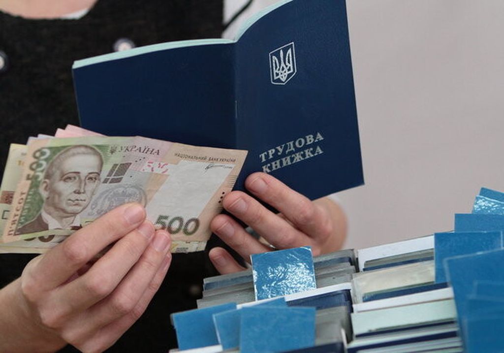 Кабмин дополнительно выделил 1,26 млрд грн для выплаты пособия по безработице.