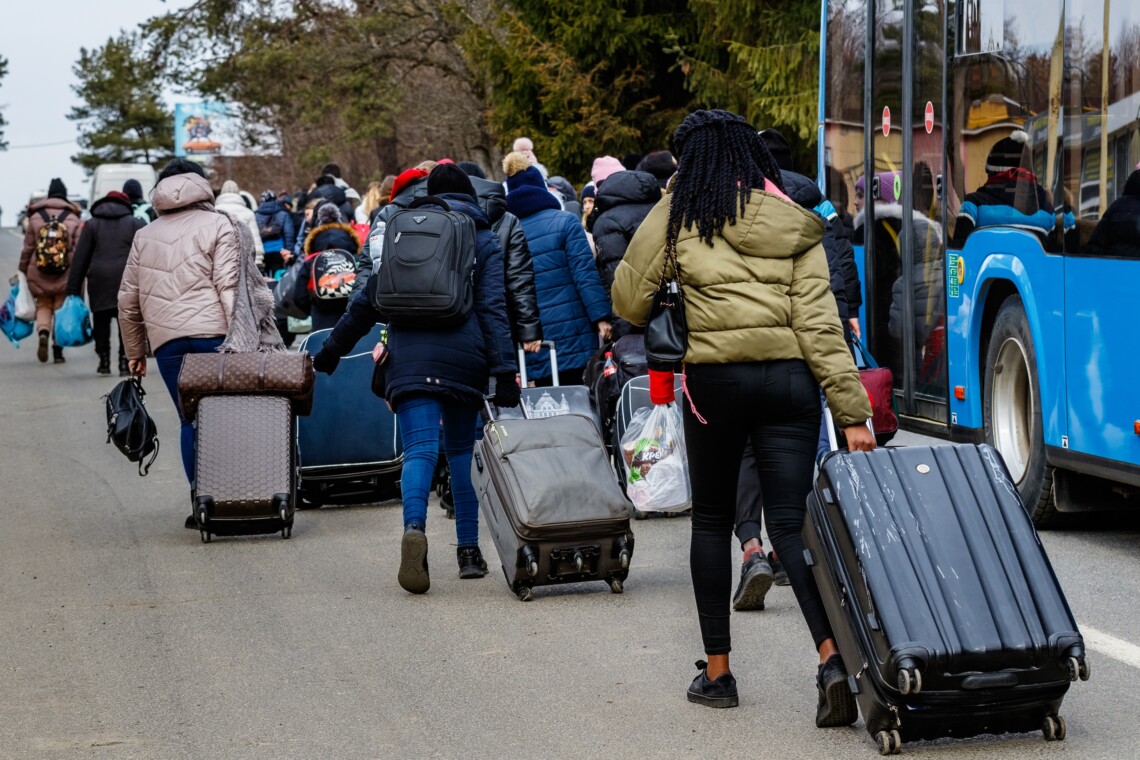 Почти треть украинцев покинули свои дома в поисках более безопасного места для жизни.