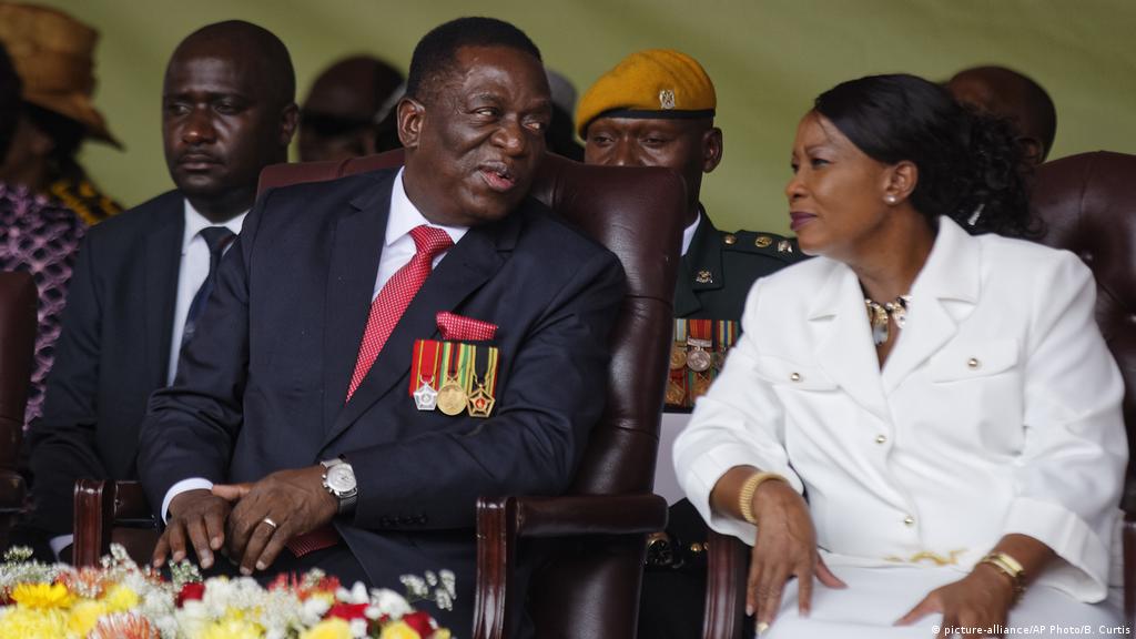Президент Зімбабве Еммерсон Мнангагва хоче брати приклад з Росії і відмовлятися від обігу долара для розрахунків в країні - це одна з найгірших валют Африки.