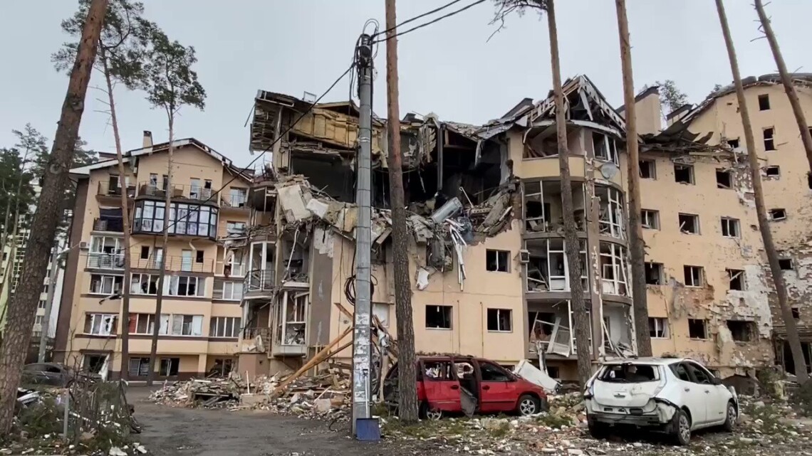 Разрушенные дома, уничтоженные квартиры, сожженные автомобили, даже выбитые стекла, сломанная крыша и бытовые вещи – за это все должна заплатить Россия.