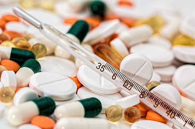 Верховная Рада приняла закон № 7313, ограничивающий оборот лекарственных средств, производство которых расположено на территории РФ или Республики Беларусь.