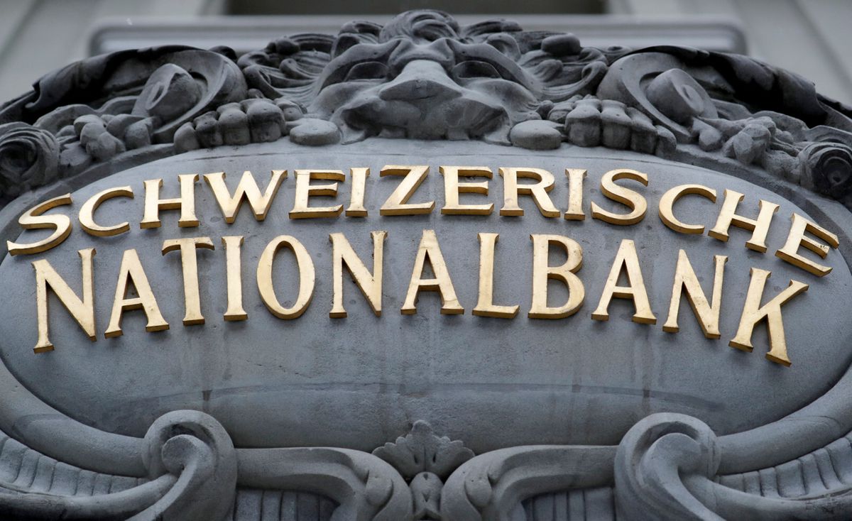 Національний банк Швейцарії (SNB) не має наміру купувати і зберігати біткоїн як резервну валюту.