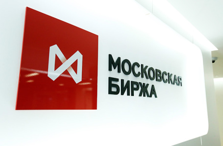 Британське управління з податкових та митних зборів відкликало статус «визнаної» фондової біржі у торгового майданчика в Москві з 5 травня 2022 року.