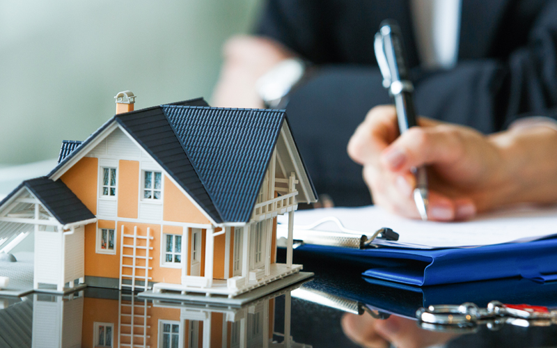 Украинцам вновь предоставили возможность заверять сделки по купле-продаже недвижимости.