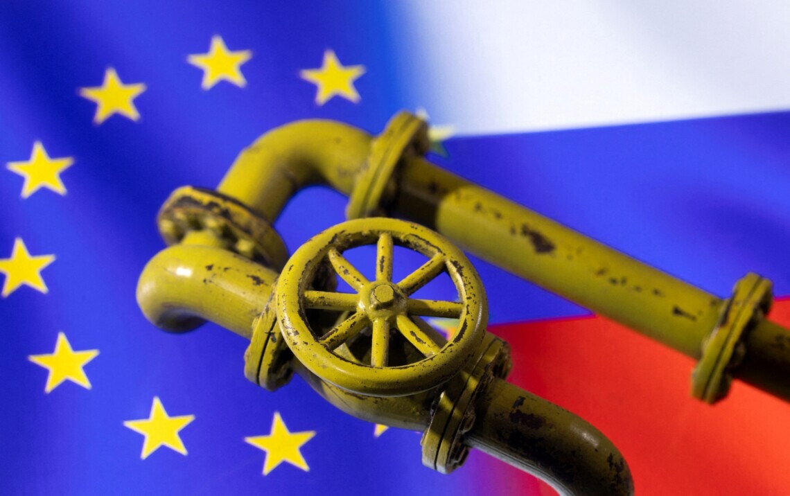 Болгария пригрозила не поддерживать новый пакет санкций Евросоюза против РФ, если она не получит исключение по запрету на покупку российской нефти.