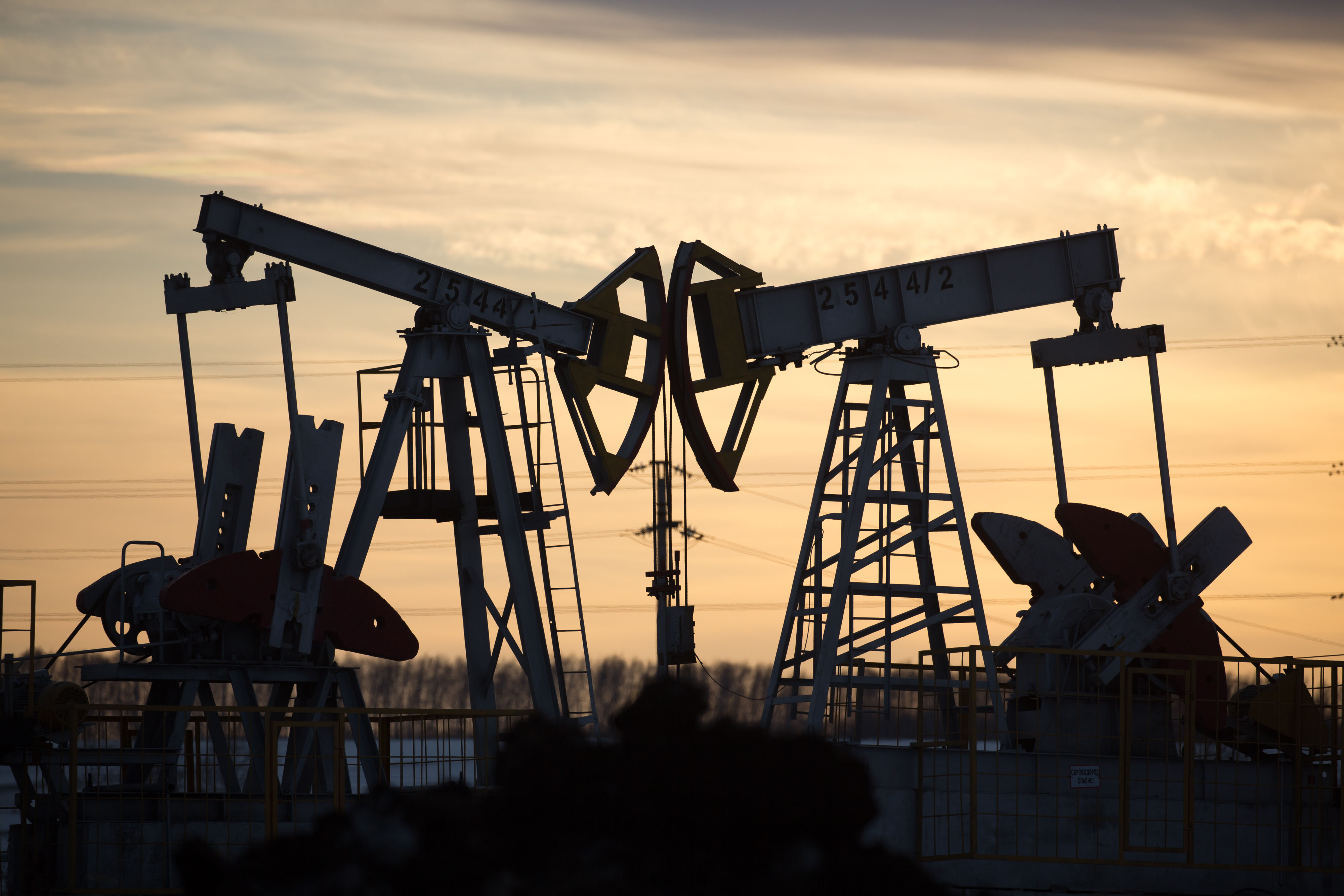 Країни ОПЕК попереджають про майбутню енергокризу через падіння видобутку нафти