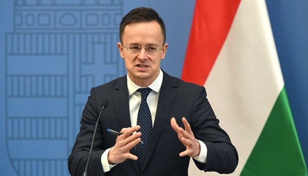 Міністр Угорщини озвучив ціну відмови країни від російської нафти