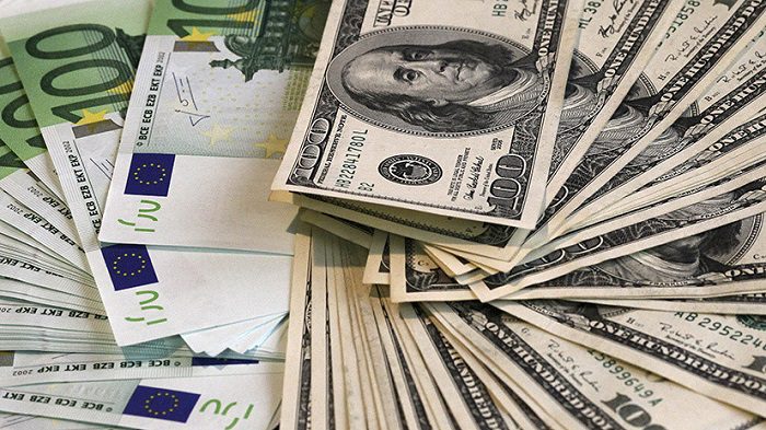 Минфин России заявил о выплате купонного дохода по еврооблигациям с погашением в 2026 и 2036 годах в валюте выпуска — долларах США и евро.