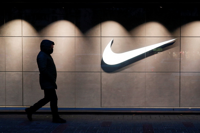 Американский производитель обуви и одежды Nike не продлил франчайзинговое соглашение с Inventive Retail Group (IRG), которому принадлежит крупнейшая в России монобрендовая сеть магазинов американского ритейлера.
