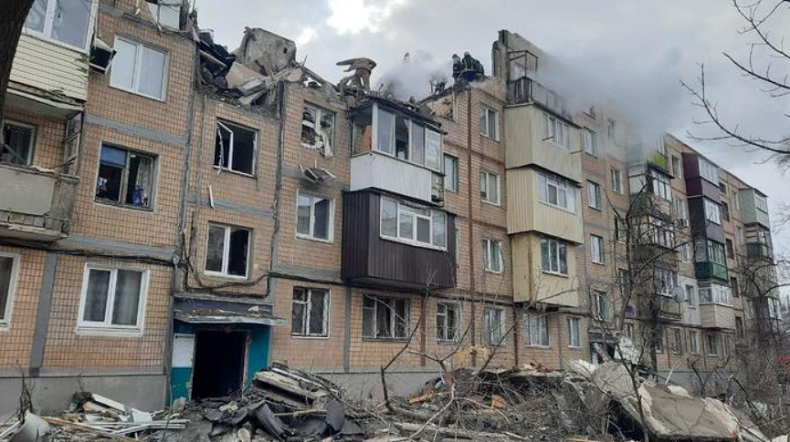 В Україні може бути недоцільно відновлювати пошкоджені панельні будинки, а разом з ними Володимир Зеленський пропонує прибрати і всі інші будинки такого типу.