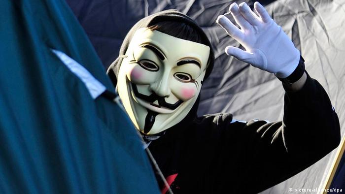 Хакеры группы Anonymous заявили о взломе правительственных сайтов Беларуси за ее причастность к полномасштабному вторжению в Украину.