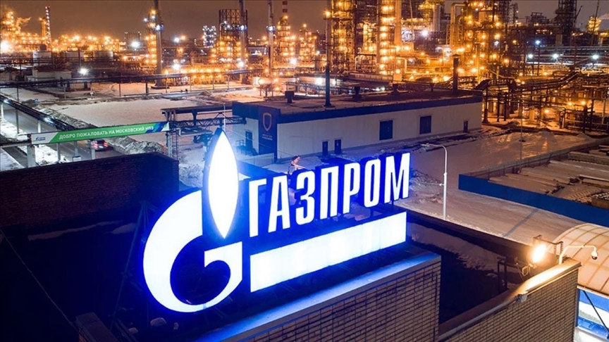 Лондонская фондовая биржа заявила, что отменила допуск к торгам ценными бумагами российской энергетической компании «Газпром» по требованию компании.