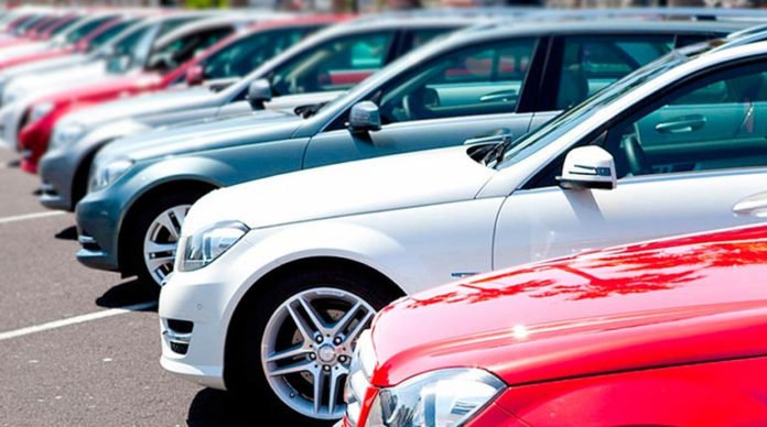 Из-за дороговизны новых автомобилей и снижения доходов украинцы обращают внимание на недорогие б/у авто.