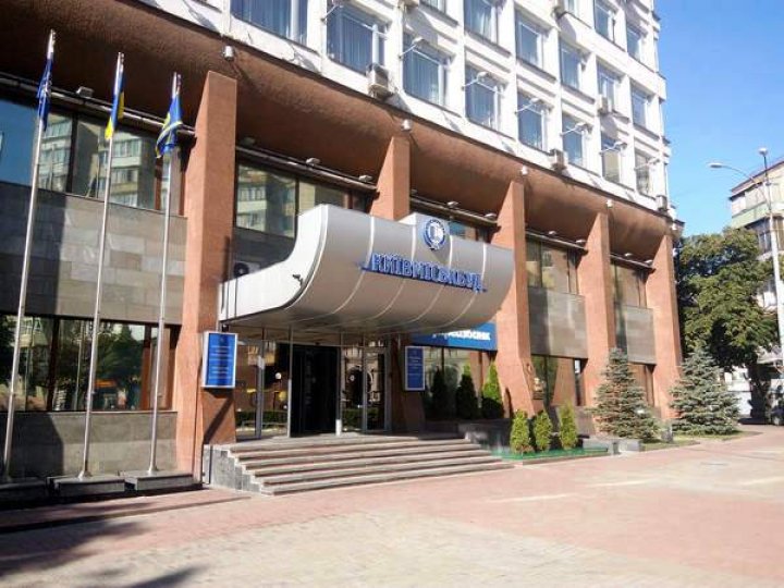 Компанія «Київміськбуд» у перший день після відновлення роботи відділів продажів продала у 6−7 разів менше квартир, ніж у середньому продавала до лютого 2022 року.