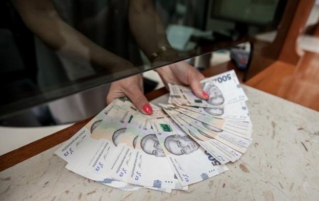Фонд гарантування вкладів фізосіб за період з 25 березня по 14 червня видав вкладникам ліквідованого М Р Банку (раніше — Сбєрбанк) близько 700 млн грн гарантованого відшкодування.