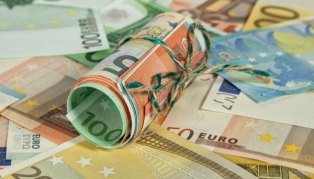 Санкции Евросоюза заморозили активы российских олигархов и связанных с ними компаний в Европе на 12,5 млрд евро.