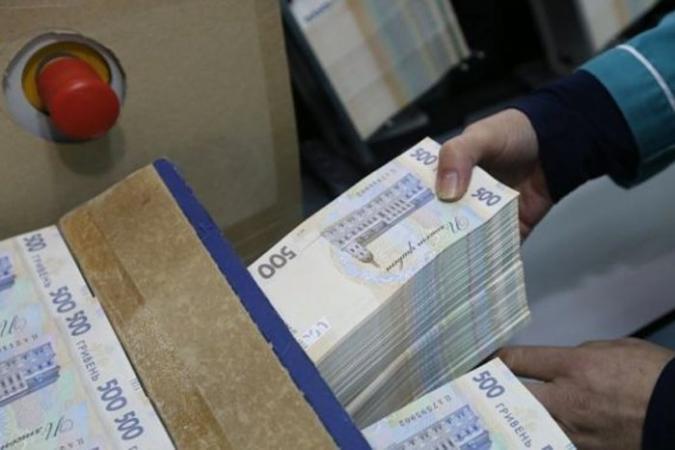 За прошедшую неделю 4,7 тысячи граждан и представителей бизнеса приобрели военные облигации Украины.