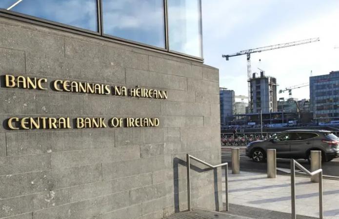 Ирландия заморозила активы на сумму 1,72 млрд евро, которые связывают с находящимися под санкциями российскими физическими и юридическими лицами.