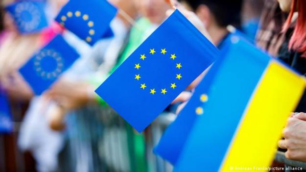 Лидеры ЕС в Брюсселе одобрят рекомендацию Европейской комиссии по предоставлению Украине и Молдове статуса кандидата на вступление в Европейский Союз.