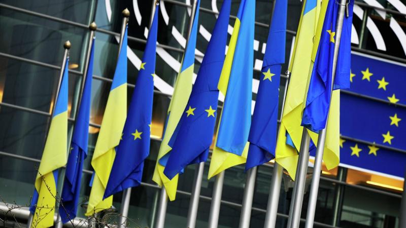 Європейський парламент у четвер ухвалив резолюцію із закликом надати статус кандидата на членство в Європейському Союзі для України та Молдови, а також підтримати європейську перспективу для Грузії.