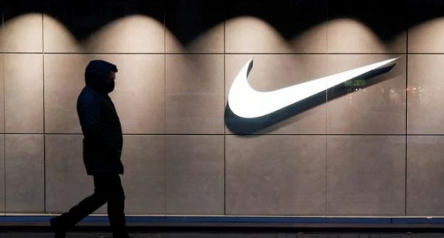 Американский производитель спортивной одежды Nike полностью уходит с российского рынка.