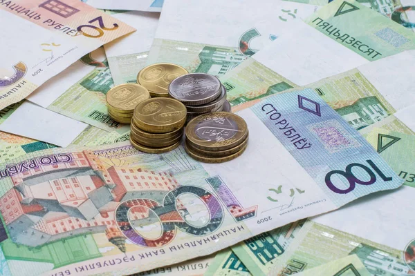 Білорусь вперше провела платіж за єврооблігаціями у національній валюті — білоруських рублях: йдеться про випуск Belarus-27 на загальну суму $22,9 млн.
