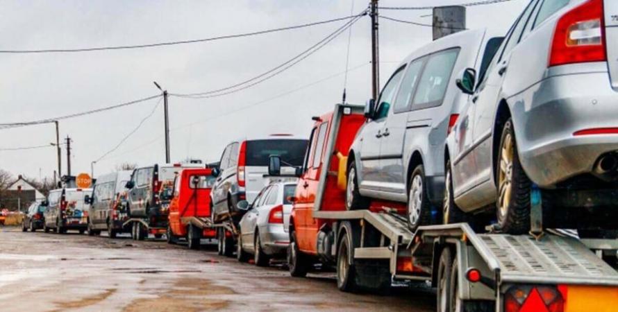 За перші п’ять днів (1−5 липня) після скасування пільг на розмитнення авто в Україну було завезено 1260 автівок.