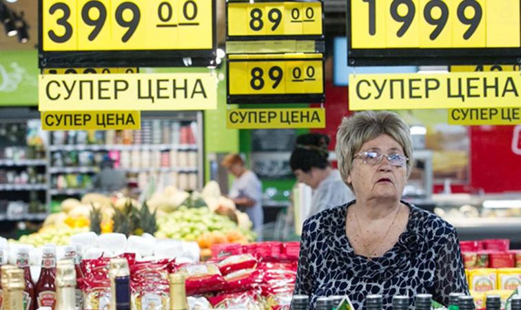 В июне по сравнению с маем цены в России снизились на 0,35%, ранее дефляция не была зафиксирована ни разу с 1991 года.