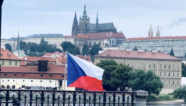 75% граждан Чехии поддерживают прием украинских беженцев, но лишь 10% согласны, чтобы въехавшие украинцы остались жить в стране на постоянной основе.