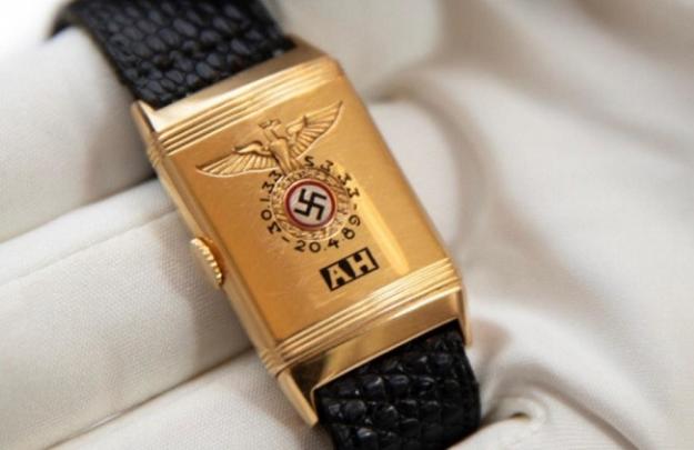 Часы Адольфа Гитлера, который впервые выставили на аукцион в США, могут уйти с молотка за $4 млн.