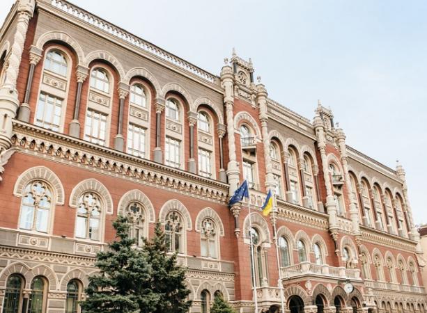 Объем продажи валюты Национальным банком Украины с 11 по 15 июля составил $588,1 млн, что стало самыми низкими показателями за последние девять недель и существенно меньше, чем $933−1055,6 млн в предыдущие четыре недели.