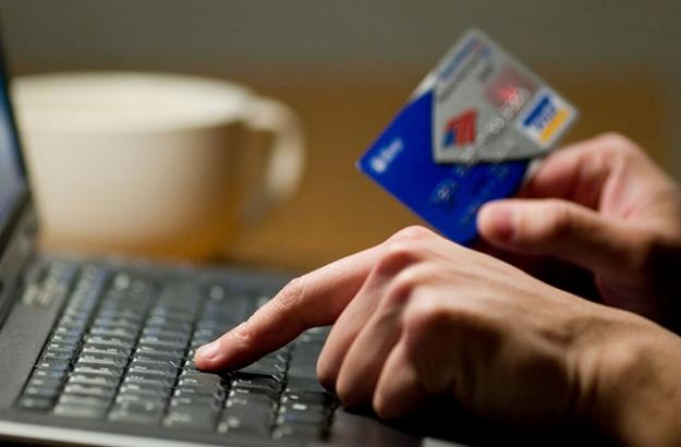 В социальных сетях активизировались злоумышленники, которые выманивают данные платежных карт.