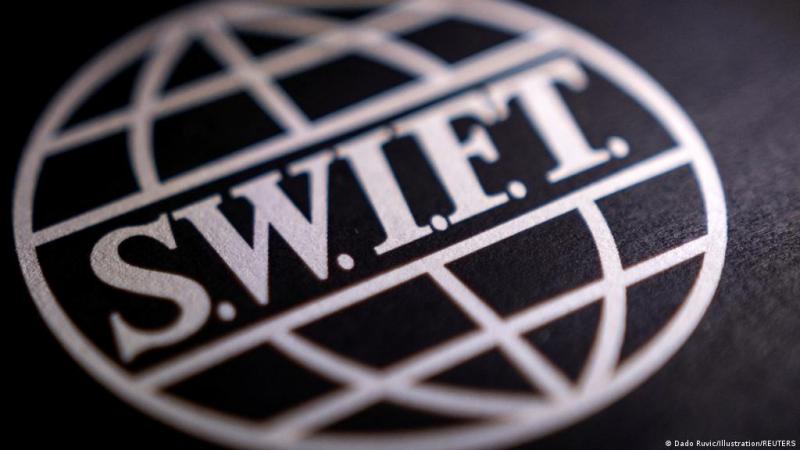Російська влада працює над тим, щоб відмовитися від міжнародної системи передачі фінансових повідомлень SWIFT на тлі санкцій і відключення від неї низки російських банків.