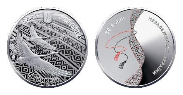 По результатам открытого голосования за лучшую монету 2021 года во всех трех номинациях — «Лучшее раскрытие темы», «Лучшее художественное решение», «Самая популярная монета» — победила памятная монета из нейзильбера номиналом 5 гривен — «К 30-летию независимости Украины».