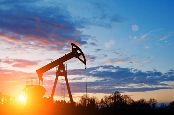 Котирування нафти знижуються в понеділок, інвестори чекають на чергове засідання ОПЕК+.