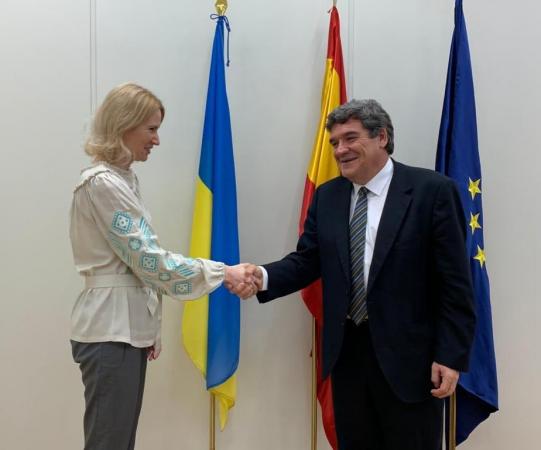 Правительство Испании одобрило выделение 52,8 млн евро автономным сообществам для выплаты прямой финансовой помощи украинцам, нашедшим в этой стране убежище.