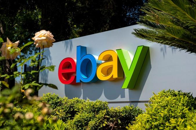 По итогам второго квартала аукцион eBay зафиксировал убыток на уровне 531 миллиона долларов, что в расчете на акцию составляет 0,95 доллара.