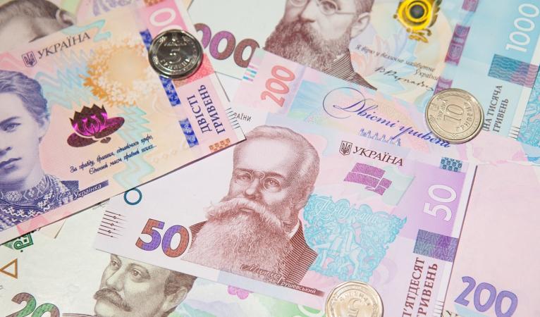 Потери государственного и местных бюджетов Украины в 2023 году могут составить 70 млрд грн в случае, если налог с доходов физических лиц с 6,2 млн украинских переселенцев будут взимать налоговые органы стран, принявших граждан Украины.
